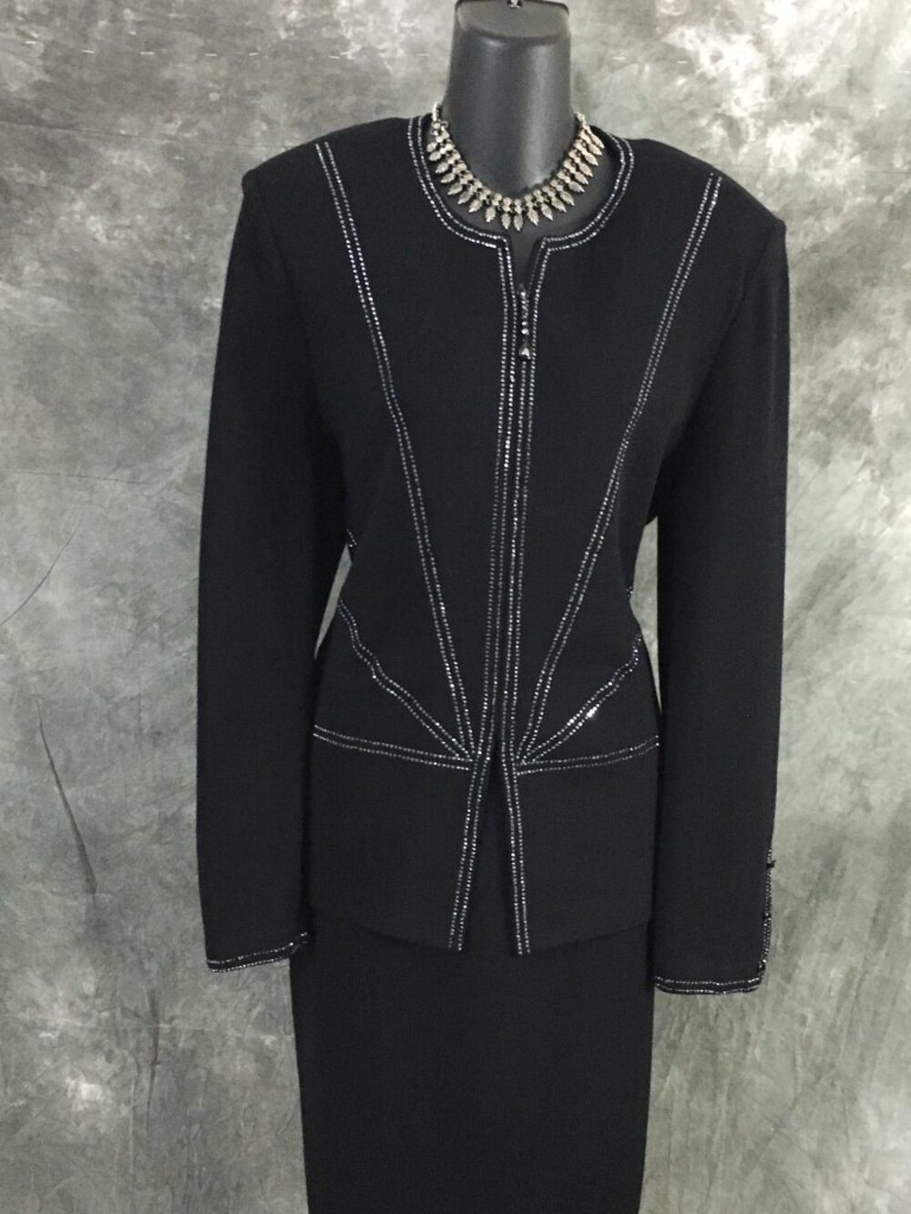 BEAUTIFUL St John evening knit black rhinestones embellished skirt suit 10 - Picture 4 of 10